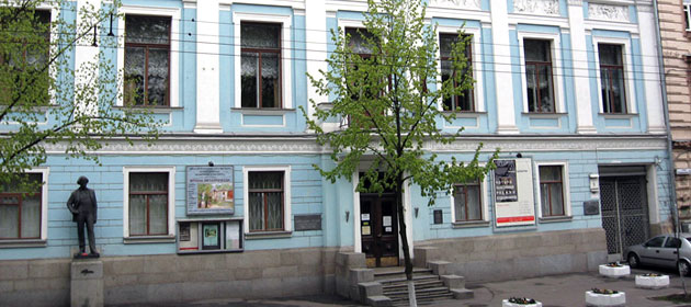 702-Фасад-Музею-російського-мистецтва.jpg