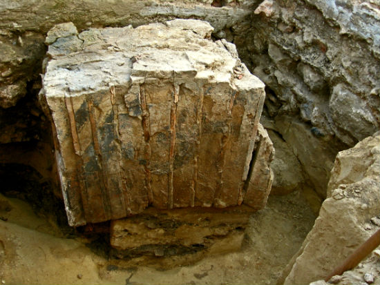 Що знаходиться під двотонним блоком кладки, який впав на тайник у підземеллі церкви - одна з таємниць, яку має розкрити наступний археологічний сезон