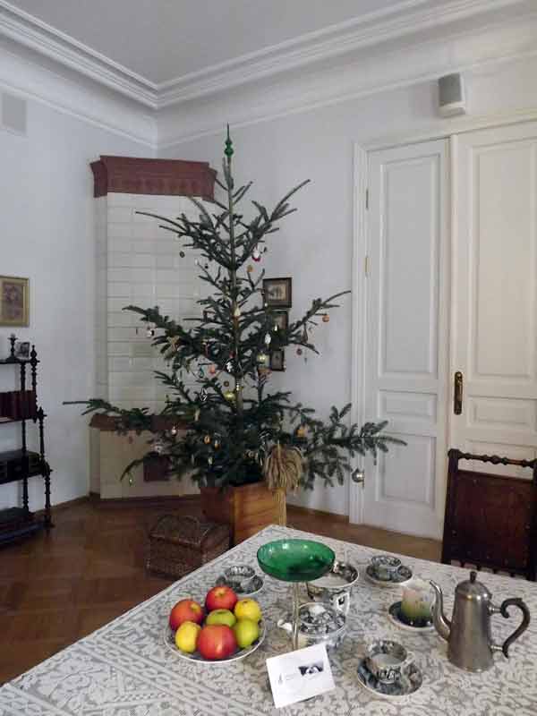 Вітальня родини Грушевських. Фото грудня 2012 р.