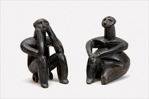 «Мислитель» та жіноча фігурка з Чернаводи. Обпечена глина. Хаманджия, Румунія. 5000—4600 рр. до н. е.