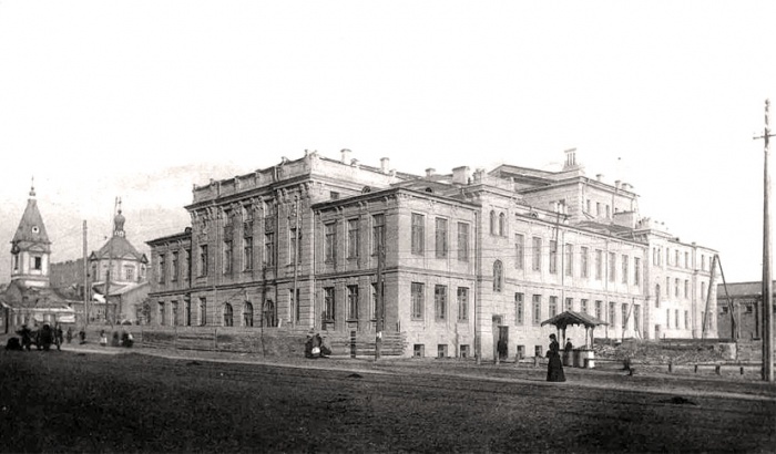 Будинок Троїцького народного дому, де 29 квітня (12 травня) 1907 р. відбулися перші загальні збори УНТ у Києві Фото початку ХХ ст.