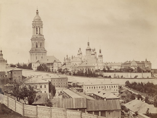 704:Виставка «Час у фотографіях. Києво-Печерська лавра кінця ХІХ - початку ХХ століть»