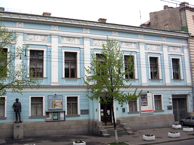 702:Київський музей російського мистецтва