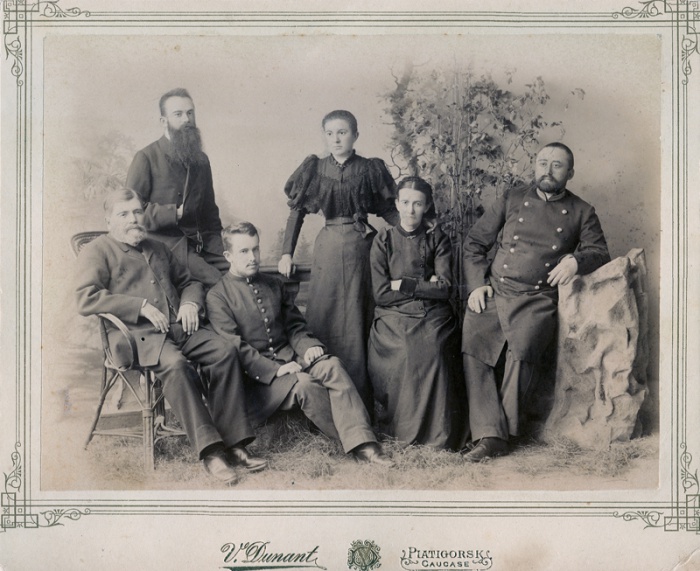 Сергій Грушевський з родиною. П’ятигорськ. Прибл.1893−1895р.