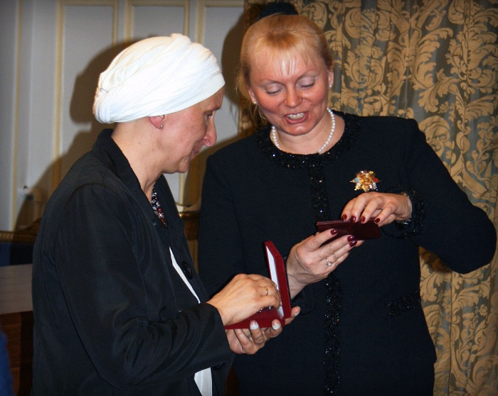 Пані Наталі Пастернак отримує орден Королеви Анни Ярославни